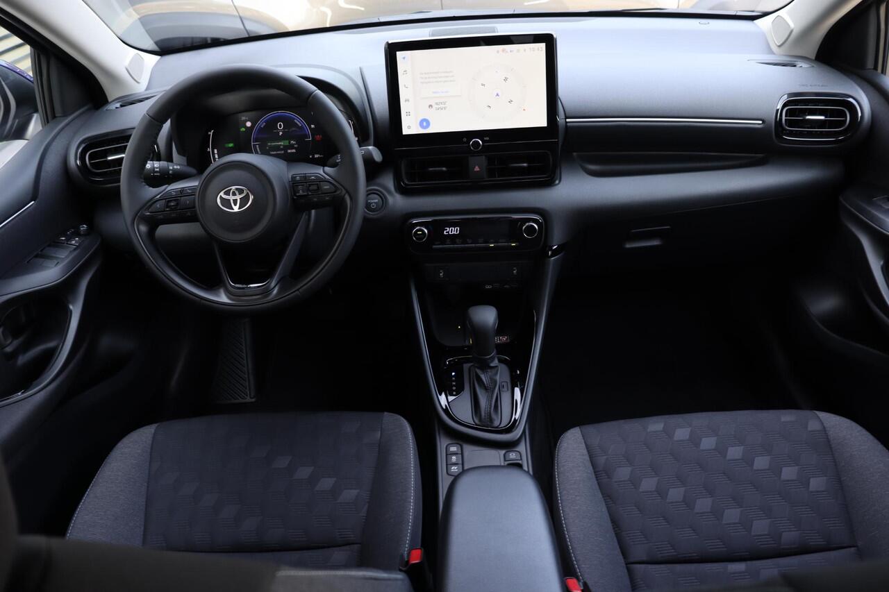Toyota YARIS 1.5 Hybrid 115 Dynamic, Comfort Pack, Nieuw en in December leverbaar met ¤2.000,- voordeel