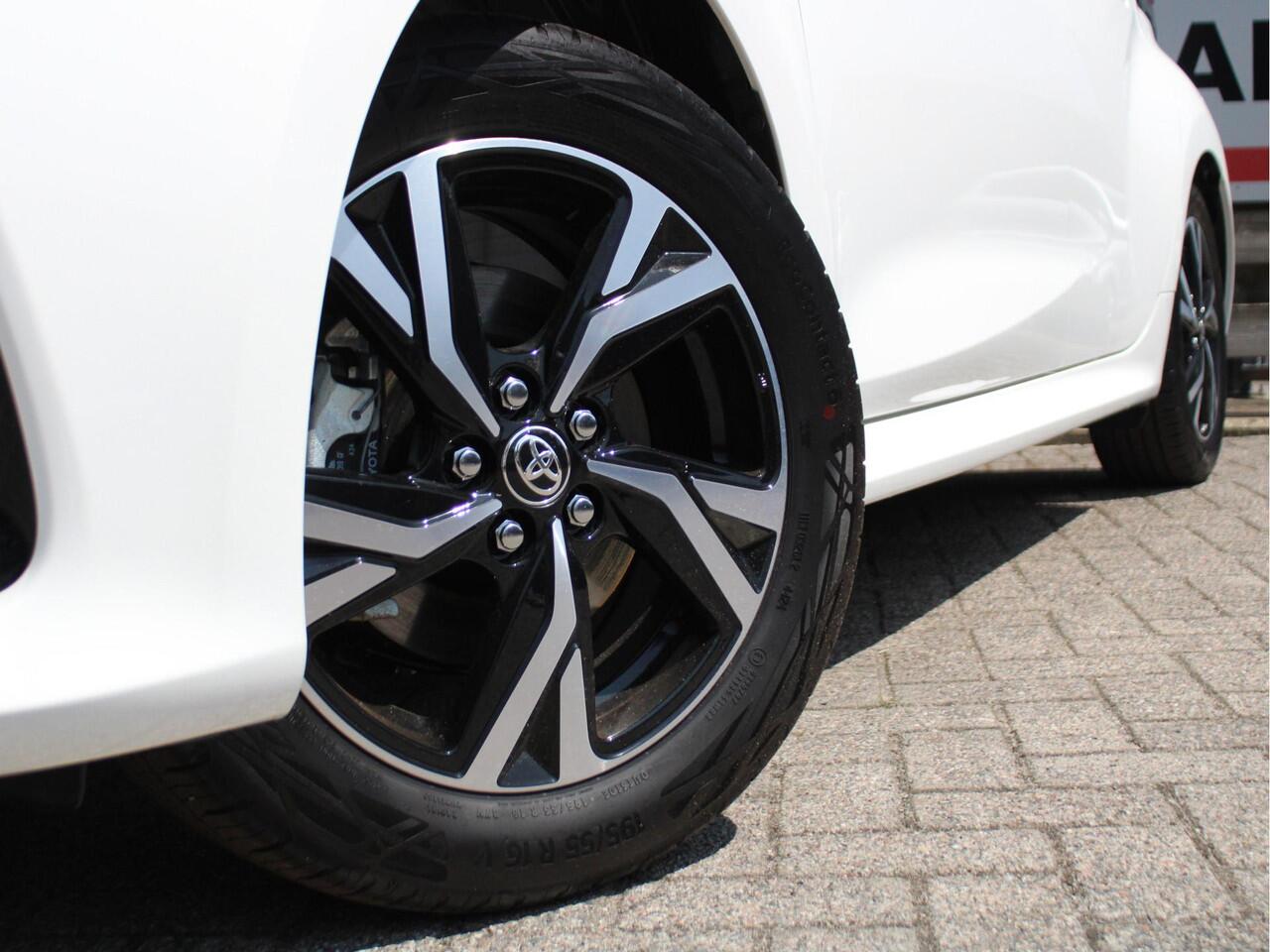 Toyota YARIS 1.5 Hybrid 115 Teamplayer Achteruitrijcamera, Parkeersensoren voor en achter, Airco Automatisch, Cruise Control Adaptief