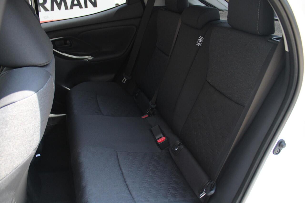 Toyota YARIS 1.5 Hybrid 115 Teamplayer Achteruitrijcamera, Parkeersensoren voor en achter, Airco Automatisch, Cruise Control Adaptief