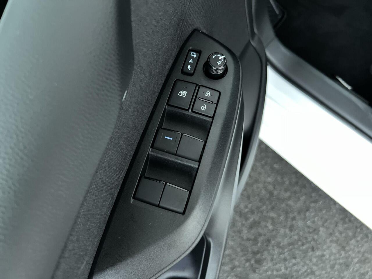 Toyota YARIS 1.5 Hybrid 115 Dynamic | Rijklaar | Comfort Pack | Parkeersensoren | Dodehoeksensor