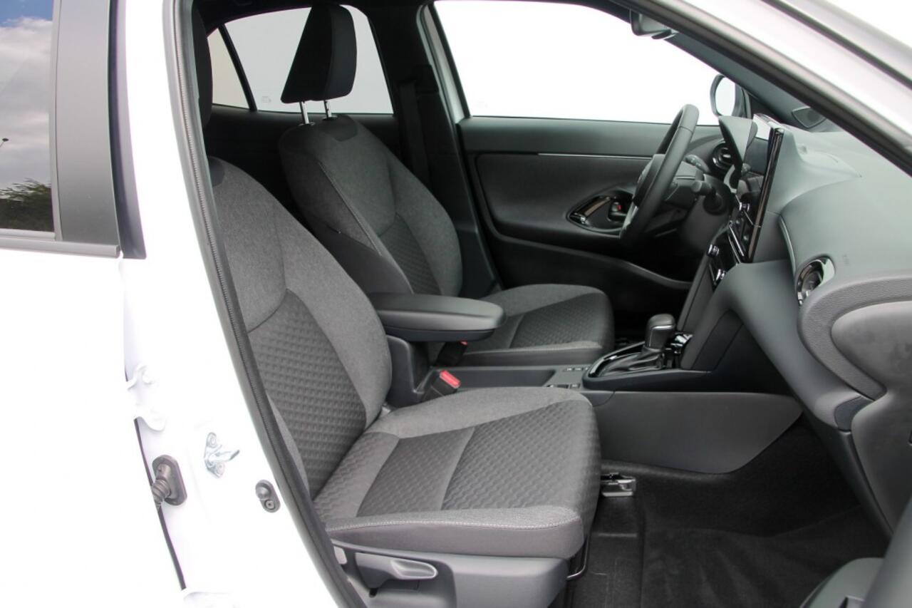 Toyota YARIS 1.5 Hybrid 130 Team Player - 93 pk **Carplay / Camera / ACC