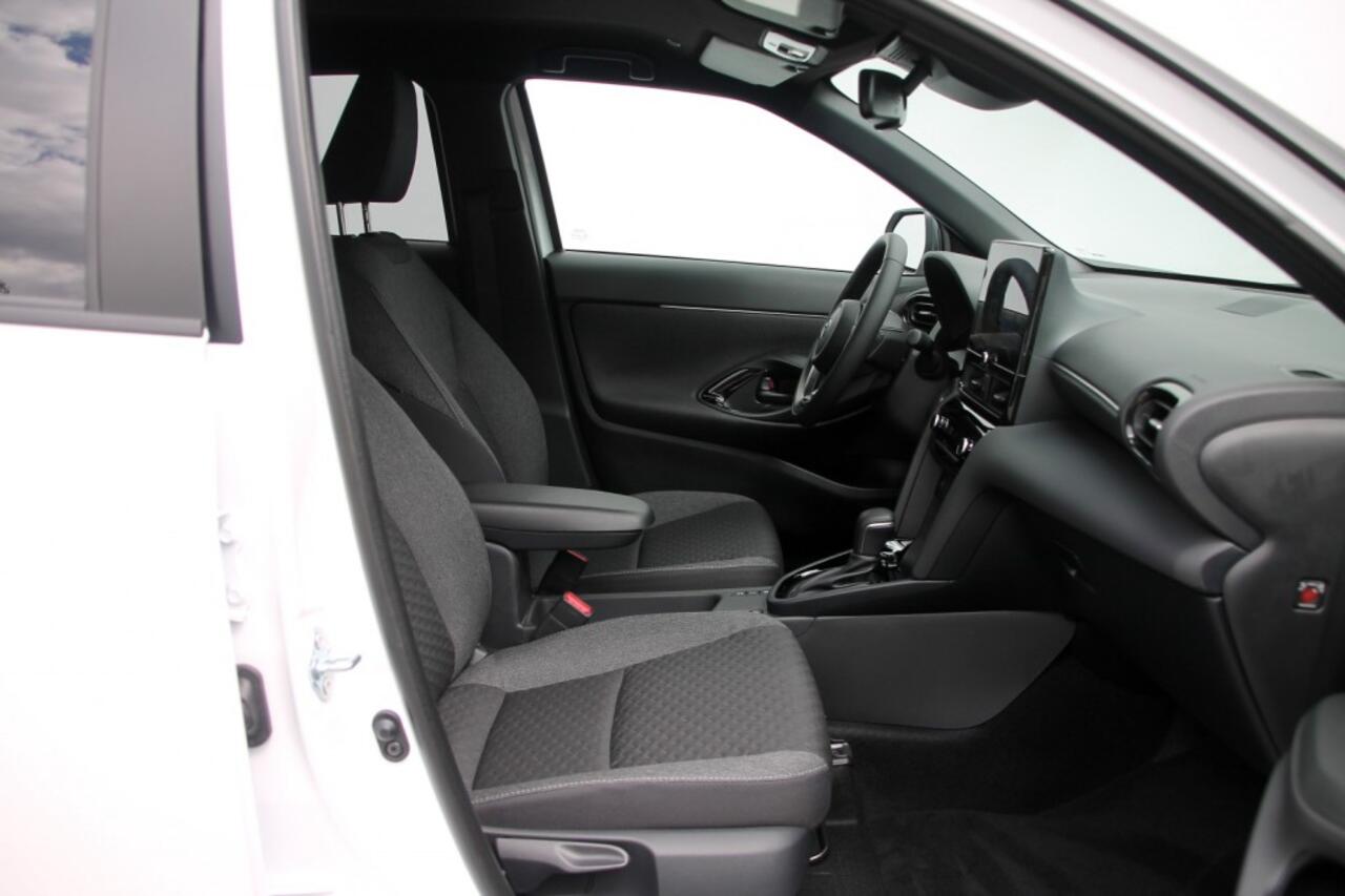 Toyota YARIS 1.5 Hybrid 130 Team Player - 93 pk **Carplay / Camera / ACC