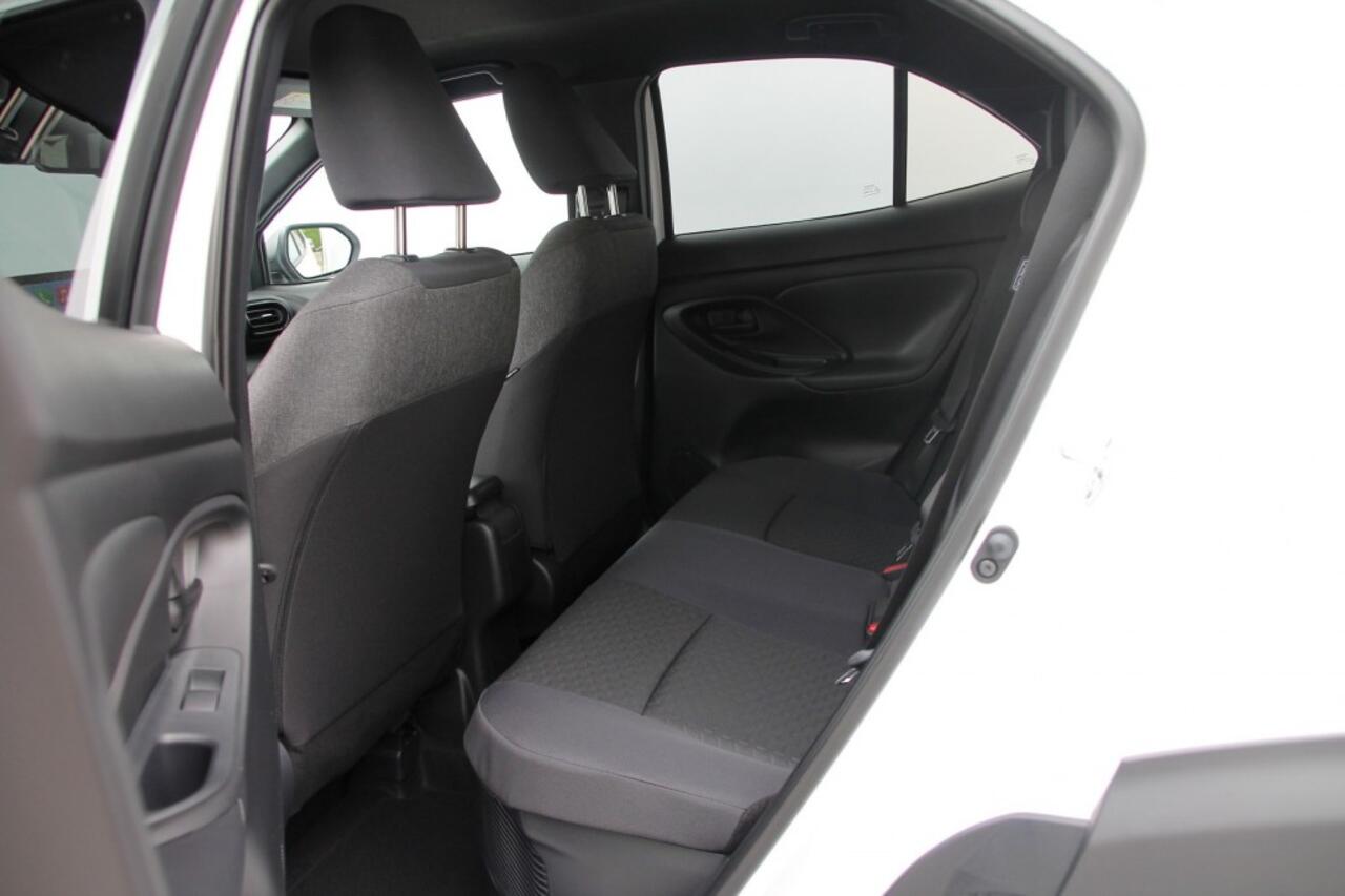 Toyota YARIS 1.5 Hybrid 130 Team Player - 93 pk **Carplay / Camera / ACC