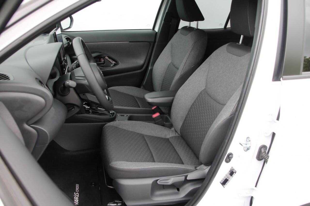 Toyota YARIS 1.5 Hybrid 130 Team Player - 93 pk **Carplay / Camera / ACC