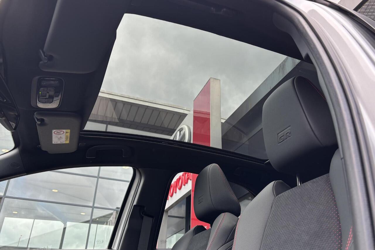 Toyota YARIS 1.5 Hybrid 130 GR Sport + Pack, Panoramadak, BSM + Pack