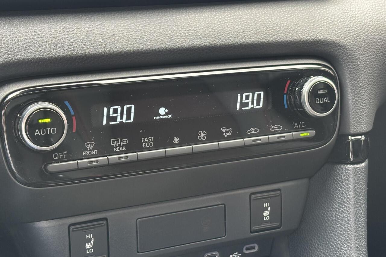 Toyota YARIS 1.5 Hybrid 130 GR Sport + Pack, Panoramadak, BSM + Pack