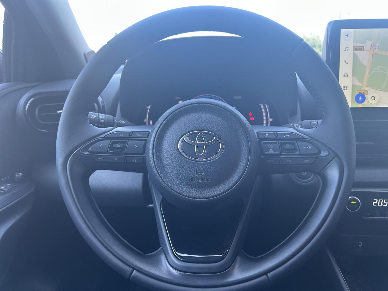 Toyota YARIS 1.5 Hybrid 115 Dynamic + Comfort Pack | Stoel/stuur verwarming | Dodehoekdetectie | Parkeersensoren | Apple Carplay/Android Auto