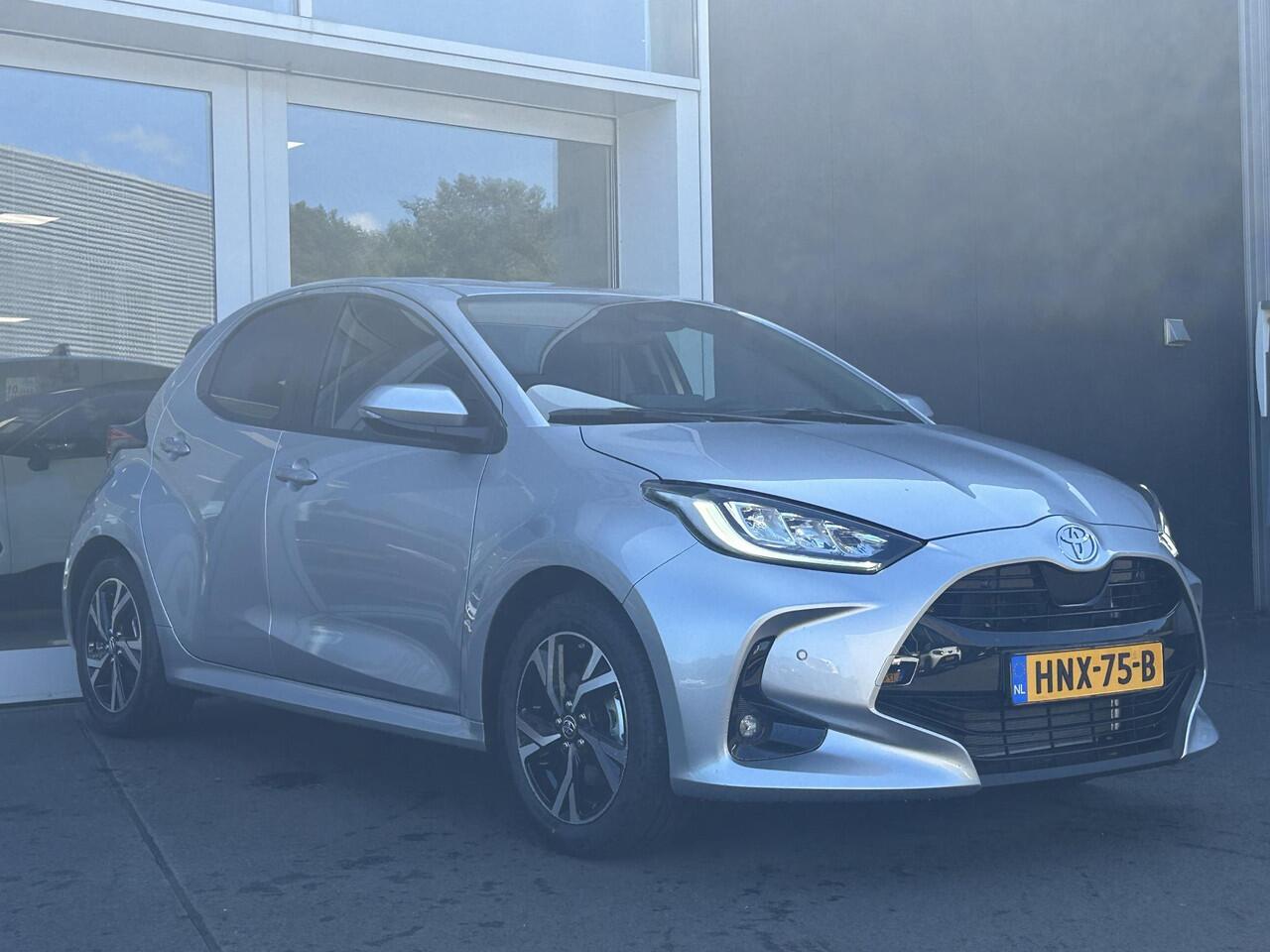 Toyota YARIS 1.5 Hybrid 115 Dynamic + Comfort Pack | Stoel/stuur verwarming | Dodehoekdetectie | Parkeersensoren | Apple Carplay/Android Auto