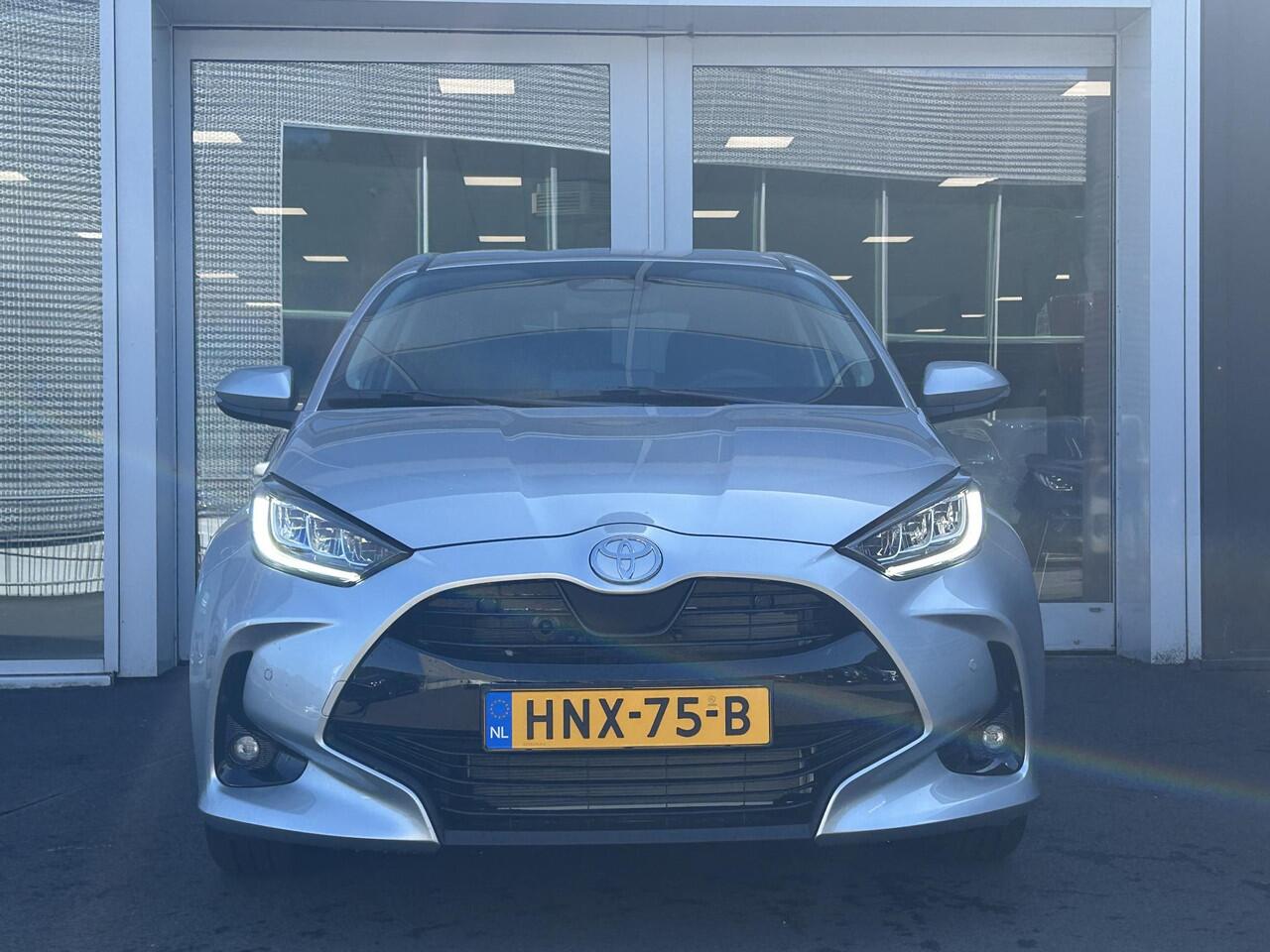 Toyota YARIS 1.5 Hybrid 115 Dynamic + Comfort Pack | Stoel/stuur verwarming | Dodehoekdetectie | Parkeersensoren | Apple Carplay/Android Auto
