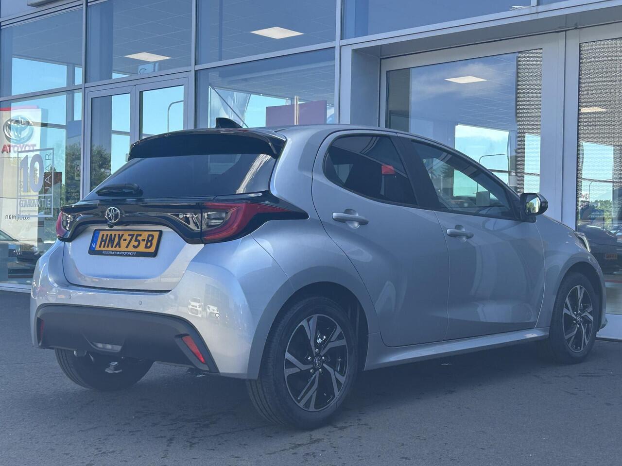 Toyota YARIS 1.5 Hybrid 115 Dynamic + Comfort Pack | Stoel/stuur verwarming | Dodehoekdetectie | Parkeersensoren | Apple Carplay/Android Auto