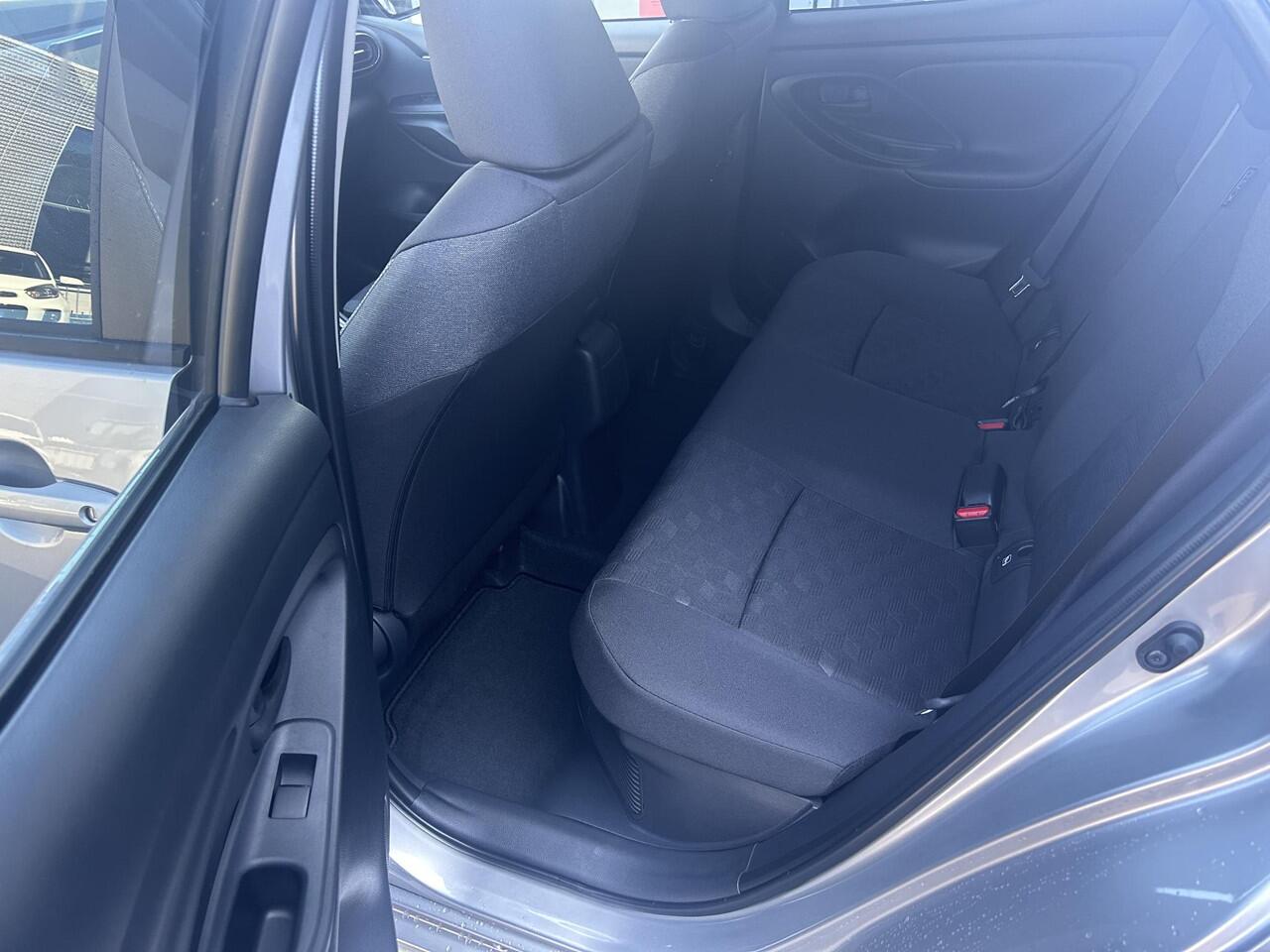 Toyota YARIS 1.5 Hybrid 115 Dynamic + Comfort Pack | Stoel/stuur verwarming | Dodehoekdetectie | Parkeersensoren | Apple Carplay/Android Auto