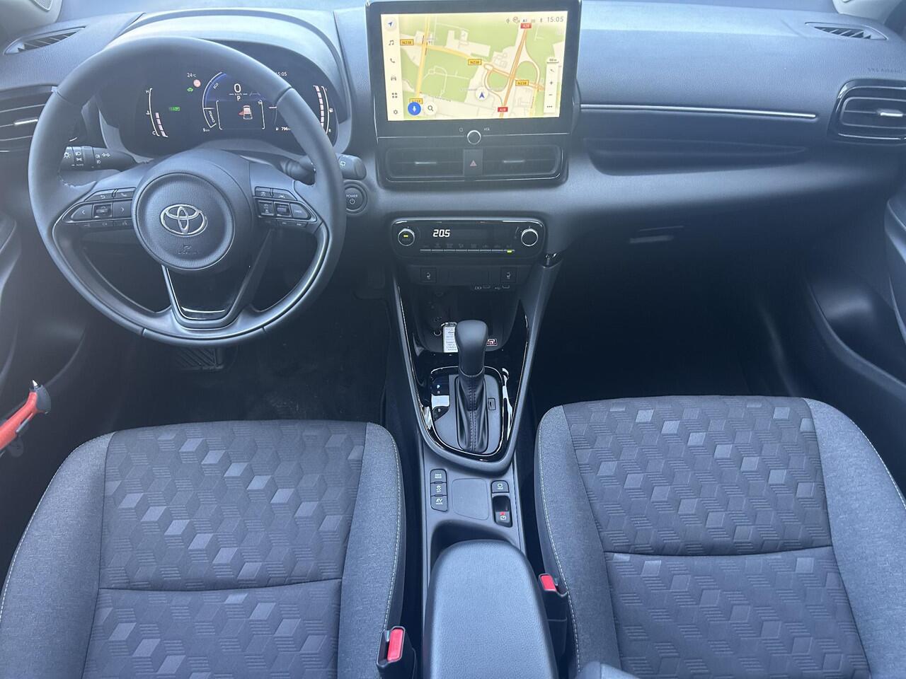 Toyota YARIS 1.5 Hybrid 115 Dynamic + Comfort Pack | Stoel/stuur verwarming | Dodehoekdetectie | Parkeersensoren | Apple Carplay/Android Auto