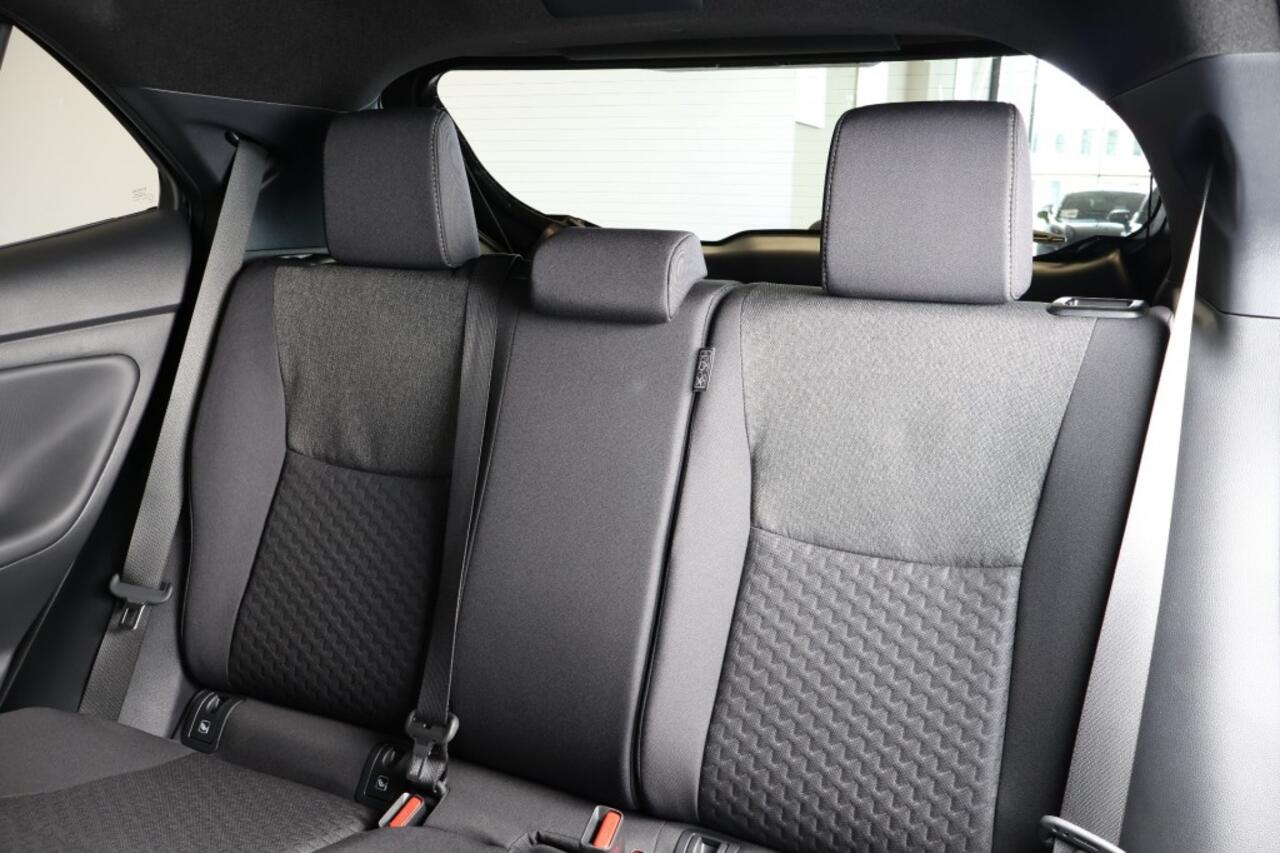 Toyota YARIS 1.5 Hybrid Teamplayer 130PK - Winter+safety pakket - Apple CarPlay - Dodehoek