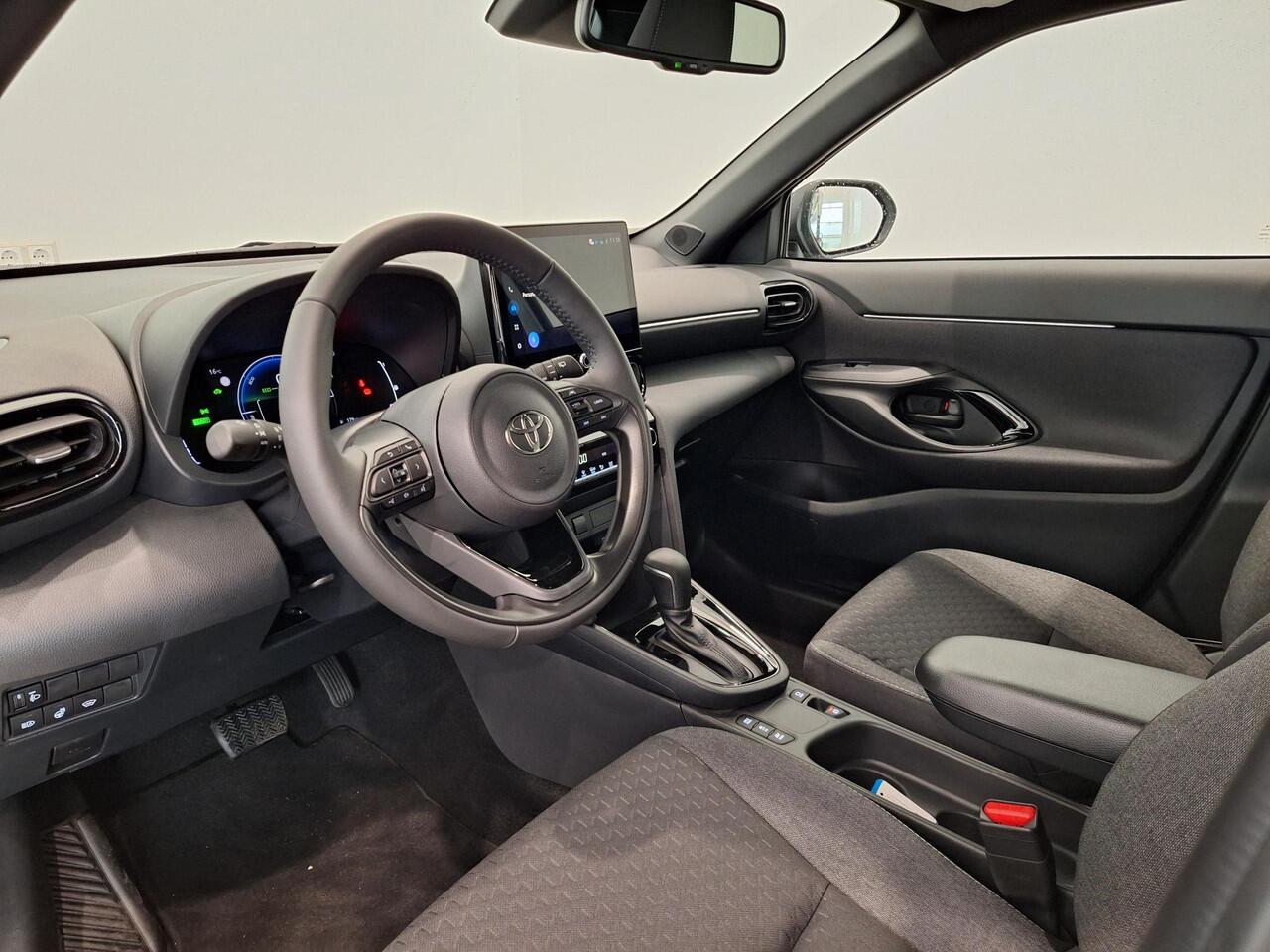 Toyota YARIS Cross 1.5 Hybrid 115 First Edition | NIEUW! | Navigatie | Climate Control | Cruise Control | Achteruitrijcamera | Stoel-, stuur- en voorruitverwarming | Apple Carplay/Android Auto
