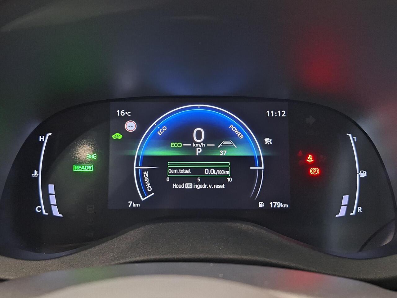 Toyota YARIS Cross 1.5 Hybrid 115 First Edition | NIEUW! | Navigatie | Climate Control | Cruise Control | Achteruitrijcamera | Stoel-, stuur- en voorruitverwarming | Apple Carplay/Android Auto