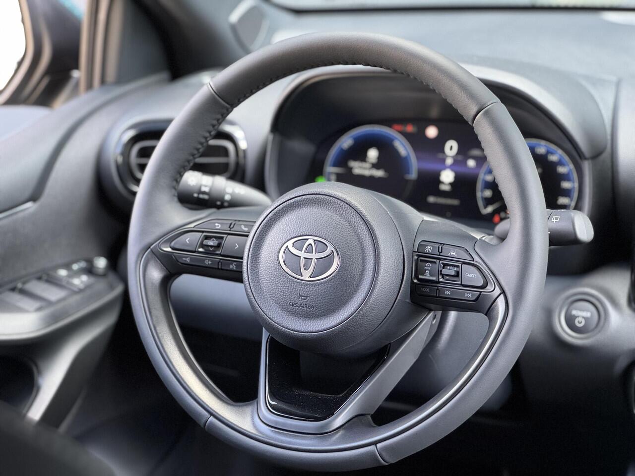 Toyota YARIS 1.5 Hybrid 130 Executive | PDC V+A | Half-leder | Dodehoekdetectie | JBL | Half-leder | LED | Keyless |