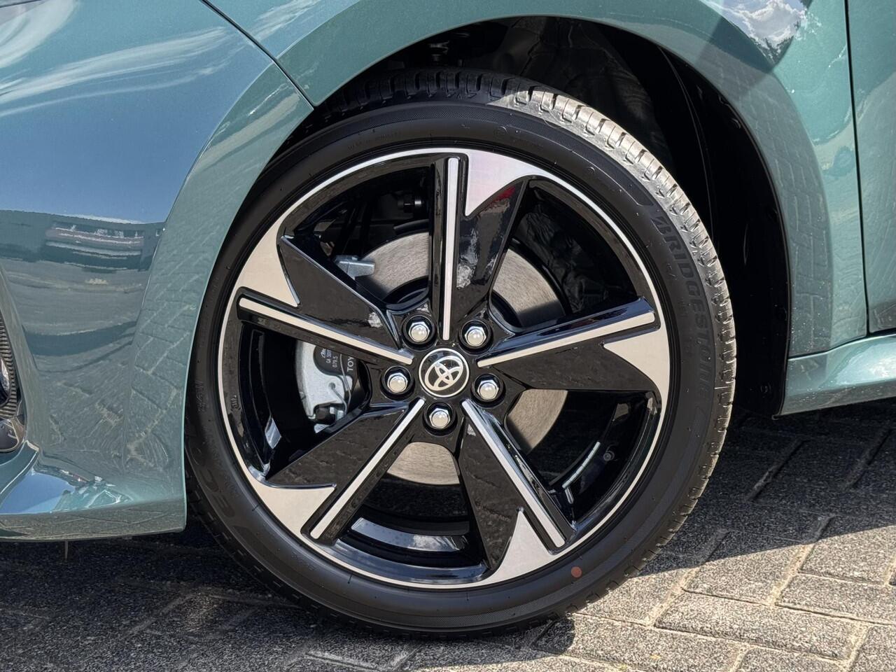 Toyota YARIS 1.5 Hybrid 130 Executive | PDC V+A | Half-leder | Dodehoekdetectie | JBL | Half-leder | LED | Keyless |