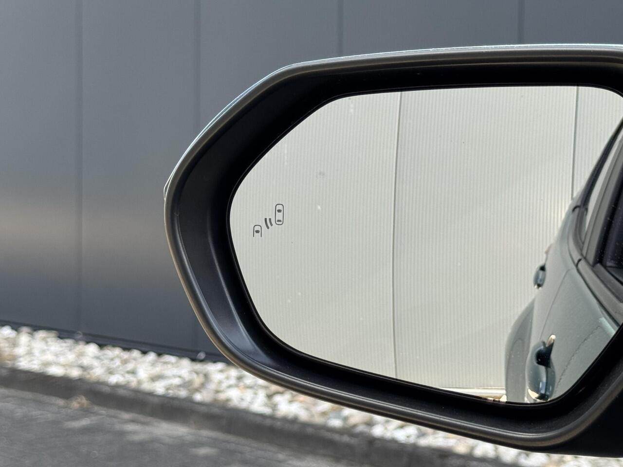 Toyota YARIS 1.5 Hybrid 130 Executive | PDC V+A | Half-leder | Dodehoekdetectie | JBL | Half-leder | LED | Keyless |