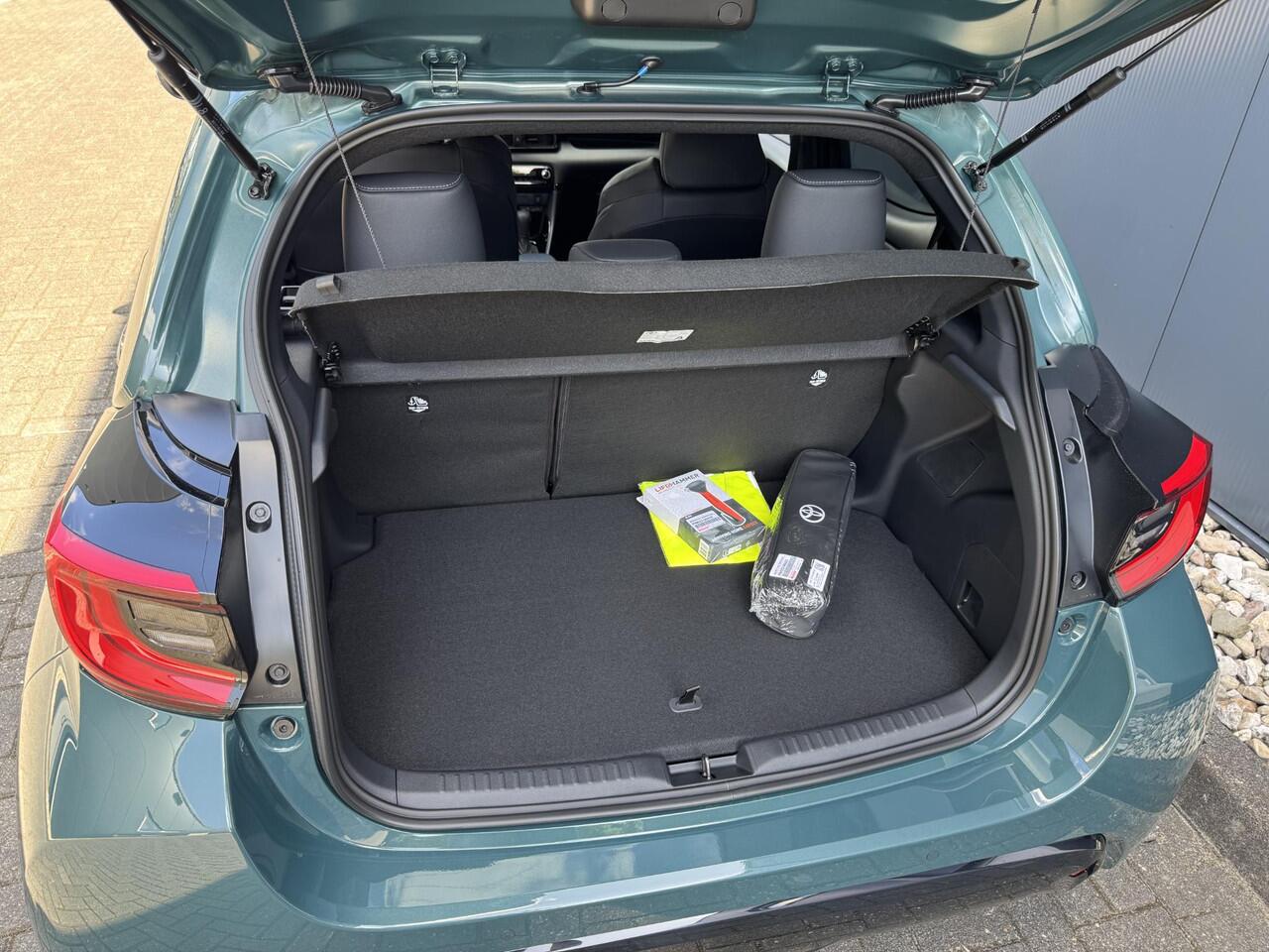 Toyota YARIS 1.5 Hybrid 130 Executive | PDC V+A | Half-leder | Dodehoekdetectie | JBL | Half-leder | LED | Keyless |