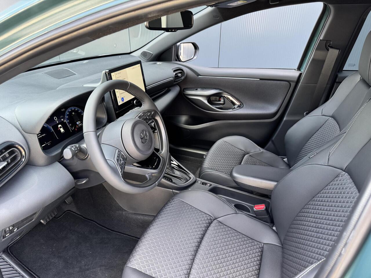 Toyota YARIS 1.5 Hybrid 130 Executive | PDC V+A | Half-leder | Dodehoekdetectie | JBL | Half-leder | LED | Keyless |