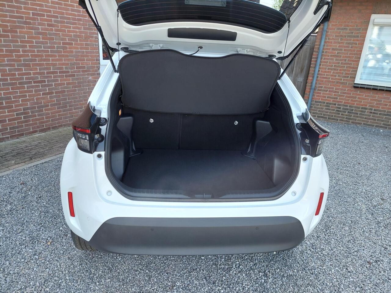 Toyota YARIS Cross 1.5 Hybrid 130 Dynamic PDC V + A | NAVI | nieuwe auto !!