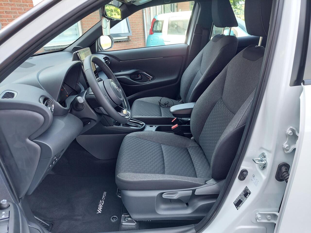 Toyota YARIS Cross 1.5 Hybrid 130 Dynamic PDC V + A | NAVI | nieuwe auto !!