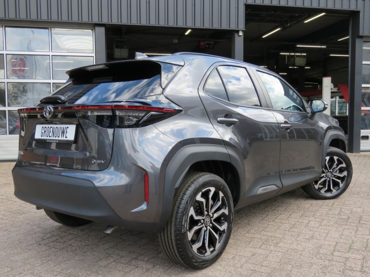 Toyota YARIS 1.5 130pk Aut.Hybrid Dynamic / Stoel en stuurverw. / Camera / Carplay-android auto / FABRIEKS garantie