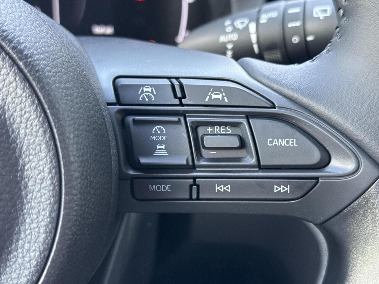 Toyota YARIS Cross 1.5 Hybrid 130 Dynamic **NIEUWE AUTO/ FOREST GREEN/ BINNENKORT LEVERBAAR**