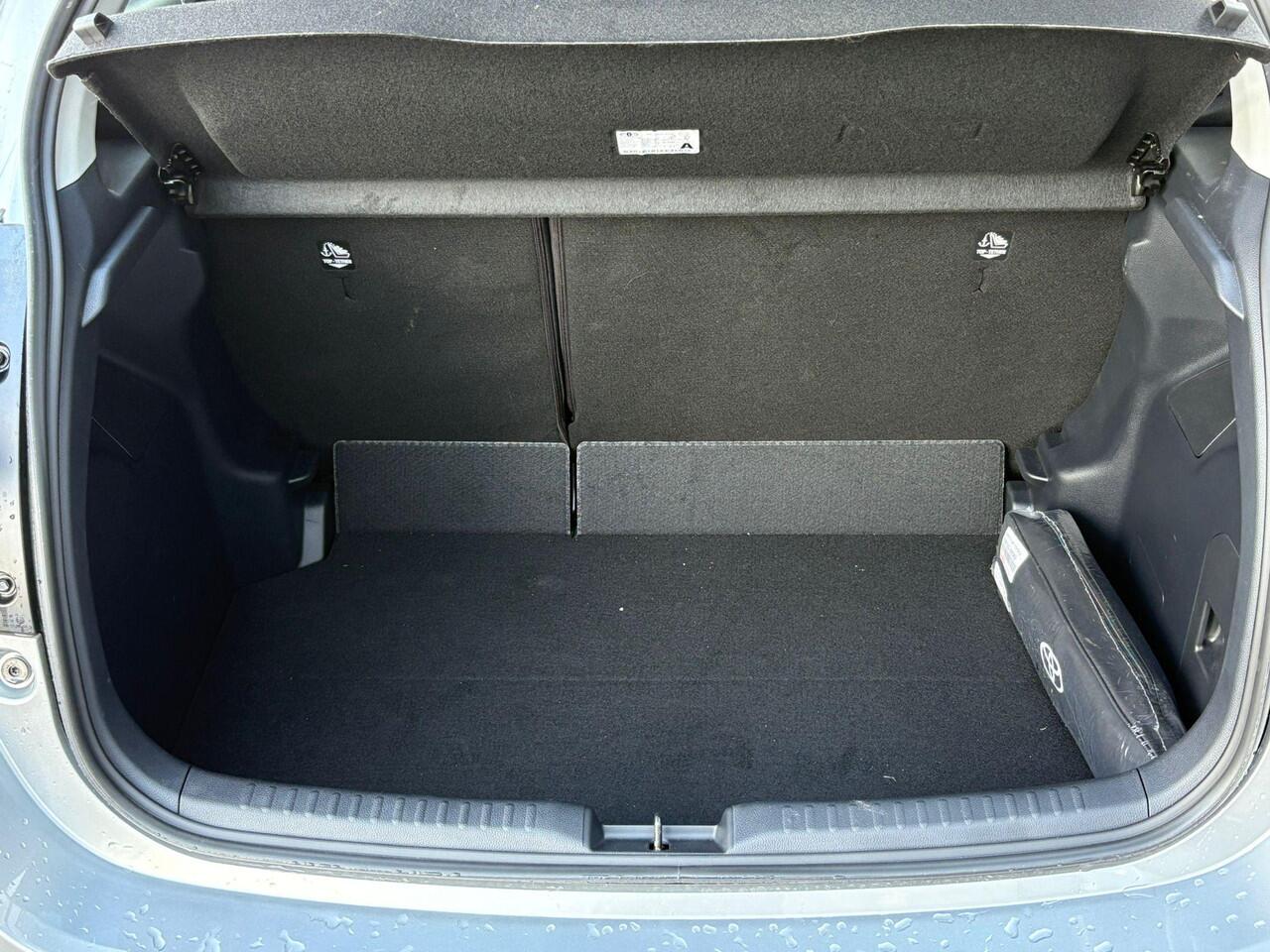 Toyota YARIS 1.5 Hybrid 115 First Edition Dode hoek waarschuwing | parkeersensoren voor en achter