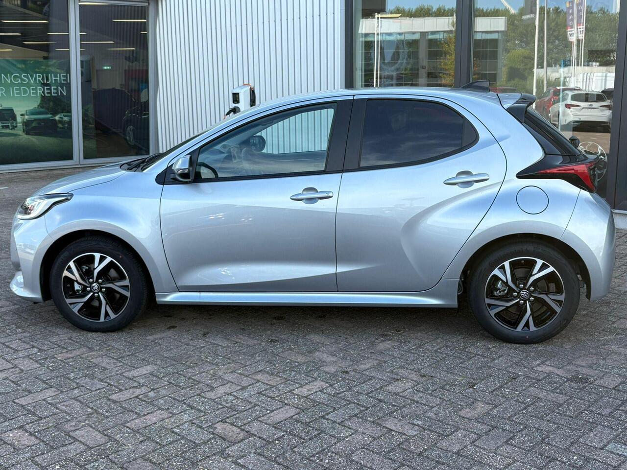 Toyota YARIS 1.5 Hybrid 115 First Edition Dode hoek waarschuwing | parkeersensoren voor en achter