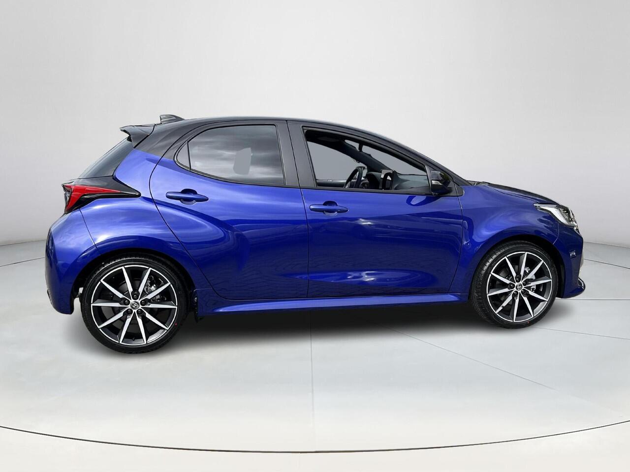 Toyota YARIS 1.5 Hybrid 130 GR Sport | Plus Pack | Uit voorraad leverbaar! |