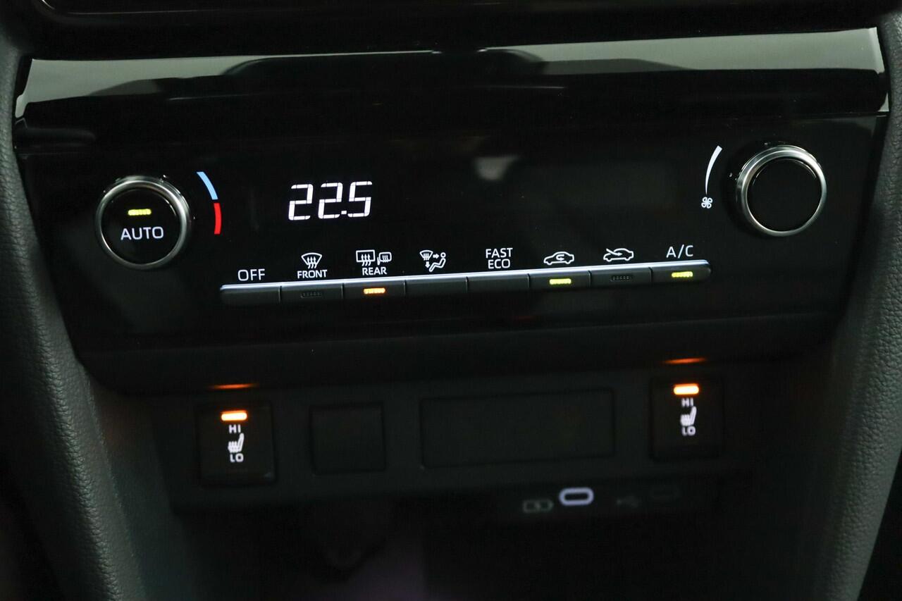 Toyota YARIS Cross 1.5 Hybrid 115 Dynamic | Comfort Pack | Stoel- en Stuurverwarming | Parkeersensoren | Adaptieve Cruise Control | Privacy Glass | 10 Jaar Garantie! |