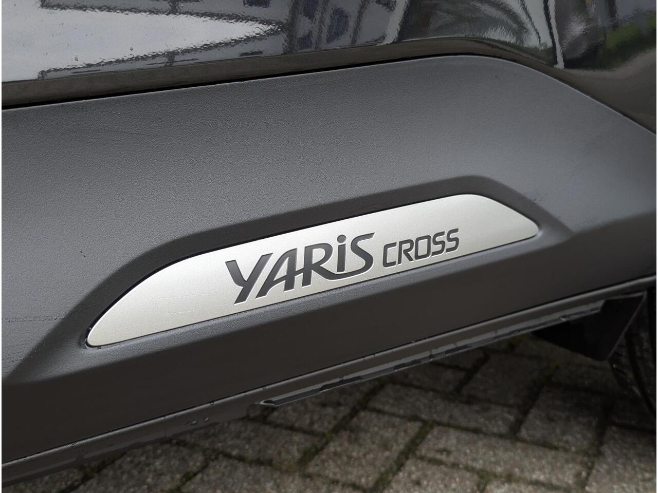 Toyota YARIS Cross 1.5 Hybrid 130 Dynamic + Comfort Pack | Stoel- stuurverwarming | PDC V+A | ACC | Camera | Keyless | Qi-Lader