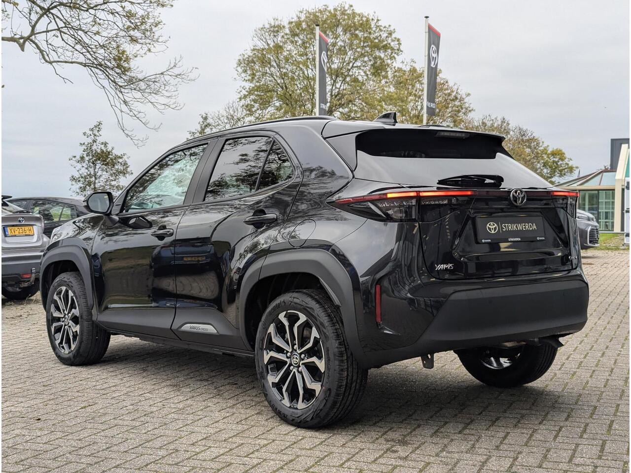 Toyota YARIS Cross 1.5 Hybrid 130 Dynamic + Comfort Pack | Stoel- stuurverwarming | PDC V+A | ACC | Camera | Keyless | Qi-Lader