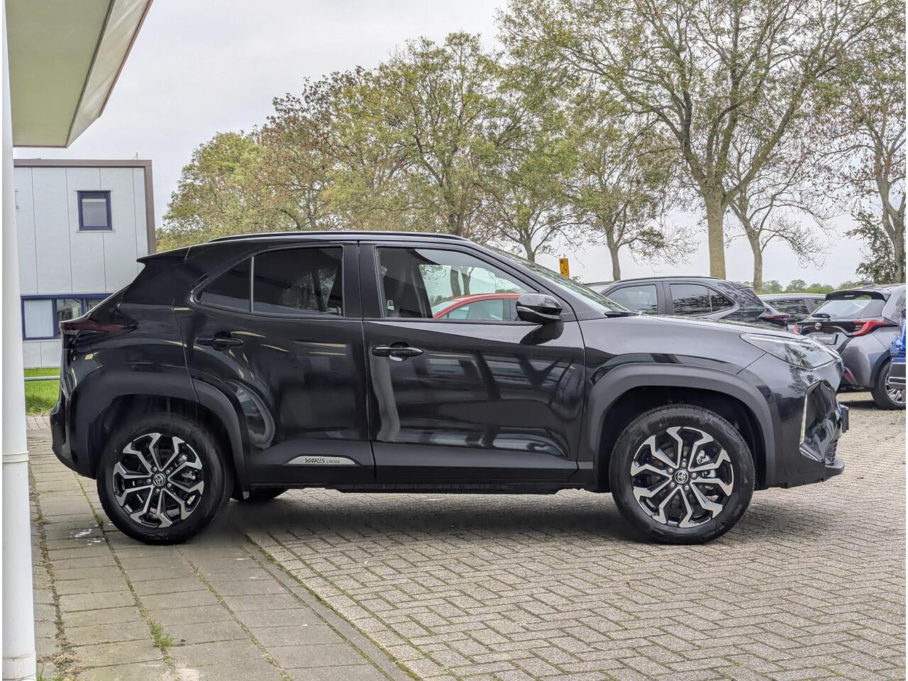 Toyota YARIS Cross 1.5 Hybrid 130 Dynamic + Comfort Pack | Stoel- stuurverwarming | PDC V+A | ACC | Camera | Keyless | Qi-Lader