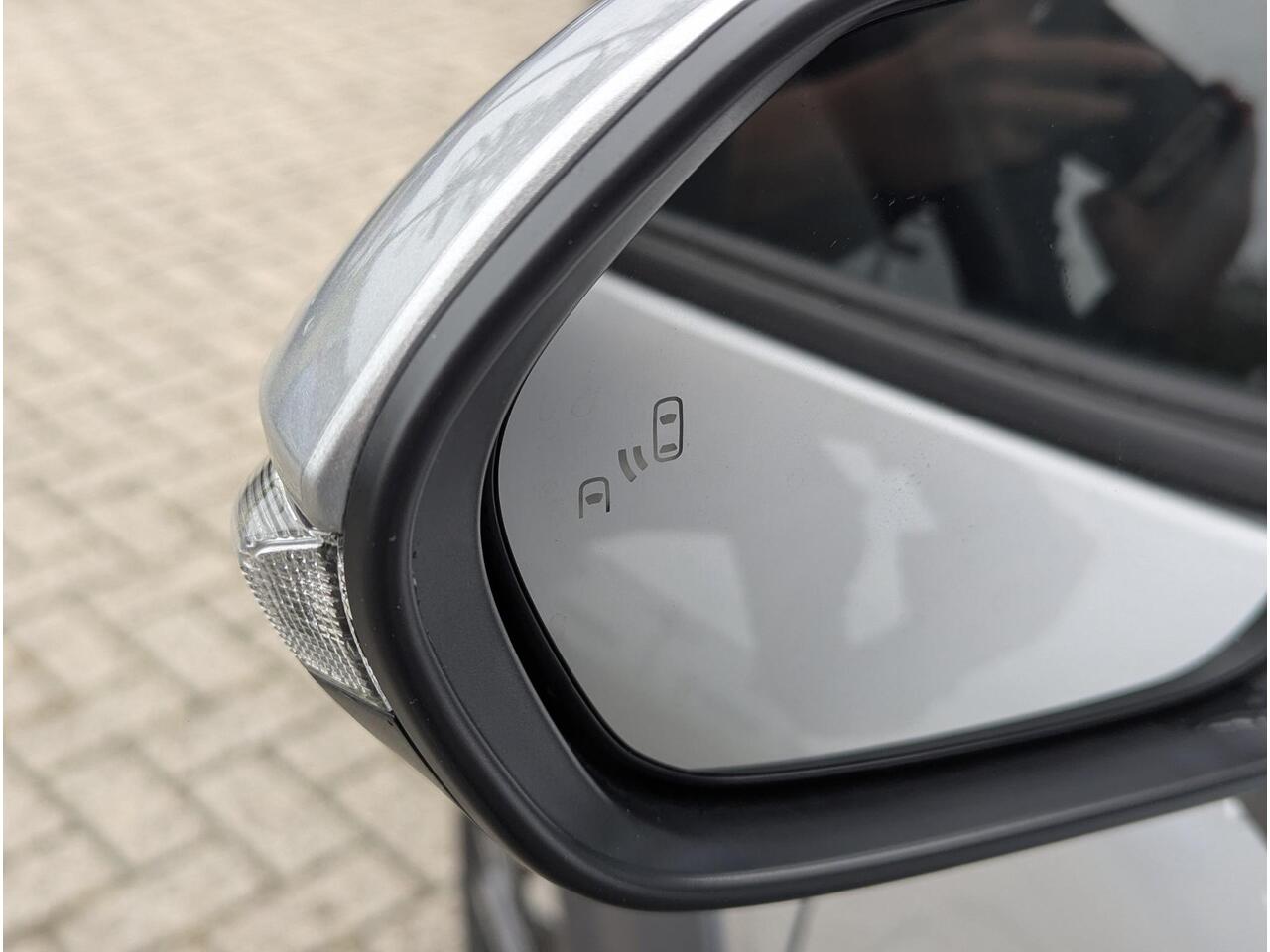 Toyota YARIS Cross 1.5 Hybrid 130 Dynamic + Comfort Pack | Stoel- stuurverwarming | PDC V+A | ACC | Camera | Keyless | Qi-Lader