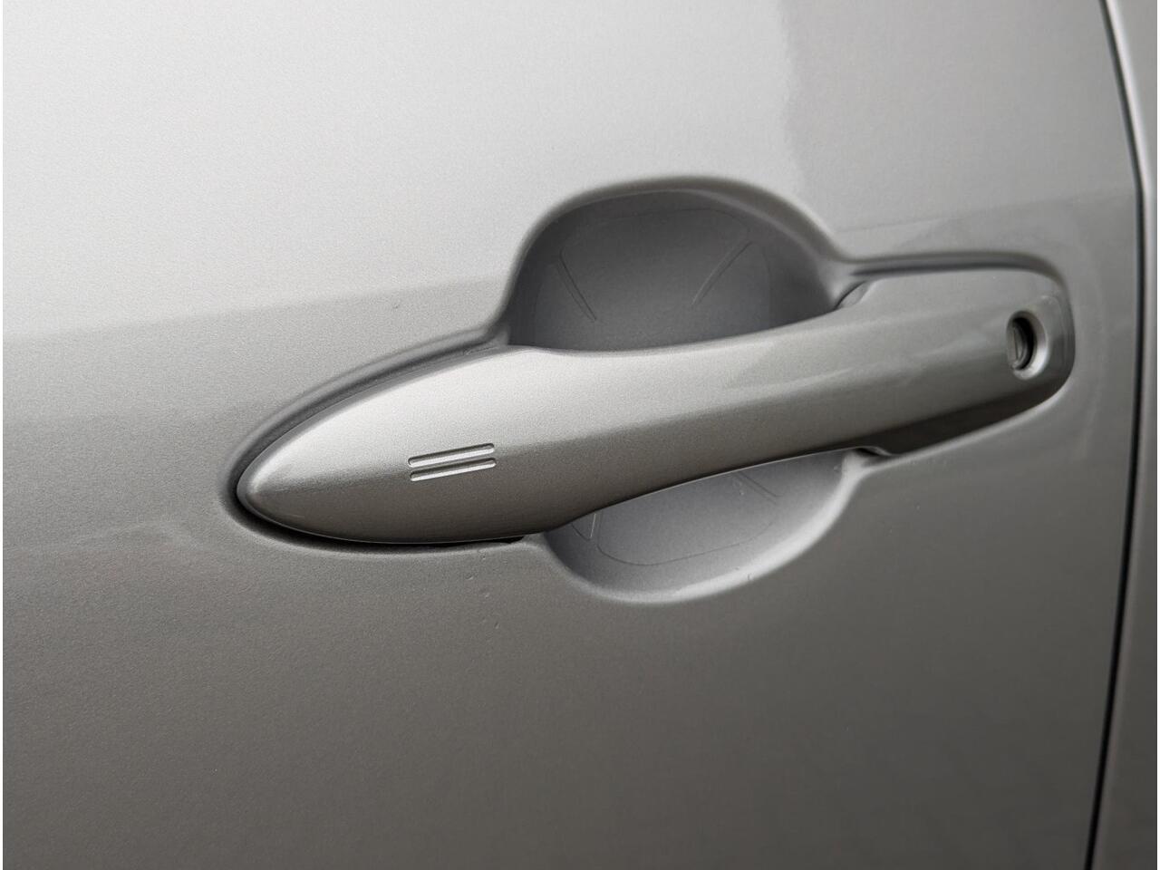 Toyota YARIS Cross 1.5 Hybrid 130 Dynamic + Comfort Pack | Stoel- stuurverwarming | PDC V+A | ACC | Camera | Keyless | Qi-Lader