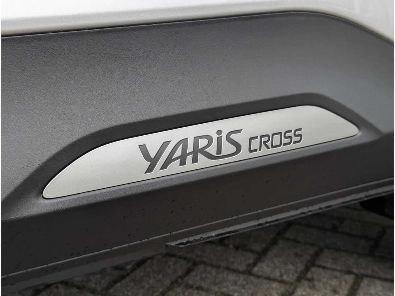 Toyota YARIS Cross 1.5 Hybrid 130 Dynamic + Comfort Pack | Stoel- stuurverwarming | PDC V+A | ACC | Camera | Keyless | Qi-Lader