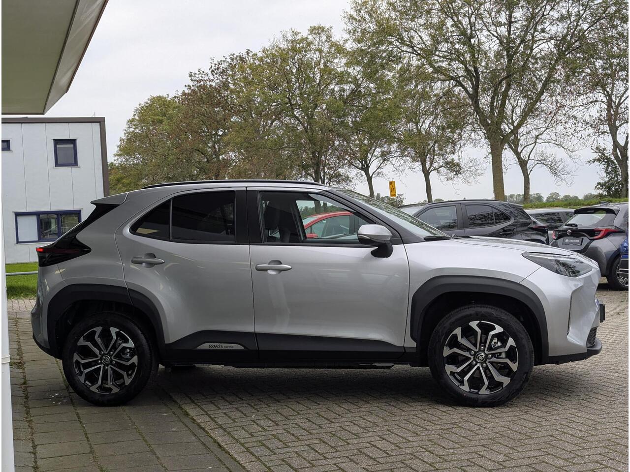 Toyota YARIS Cross 1.5 Hybrid 130 Dynamic + Comfort Pack | Stoel- stuurverwarming | PDC V+A | ACC | Camera | Keyless | Qi-Lader