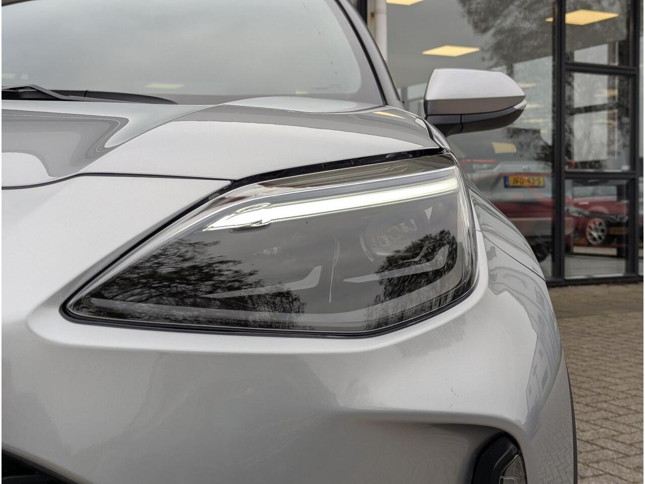 Toyota YARIS Cross 1.5 Hybrid 130 Dynamic + Comfort Pack | Stoel- stuurverwarming | PDC V+A | ACC | Camera | Keyless | Qi-Lader