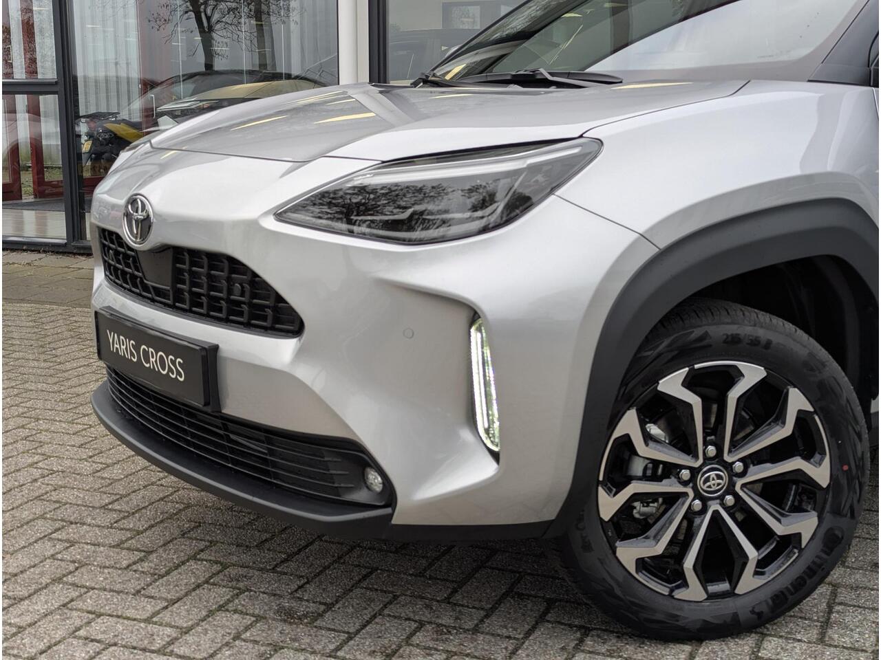 Toyota YARIS Cross 1.5 Hybrid 130 Dynamic + Comfort Pack | Stoel- stuurverwarming | PDC V+A | ACC | Camera | Keyless | Qi-Lader