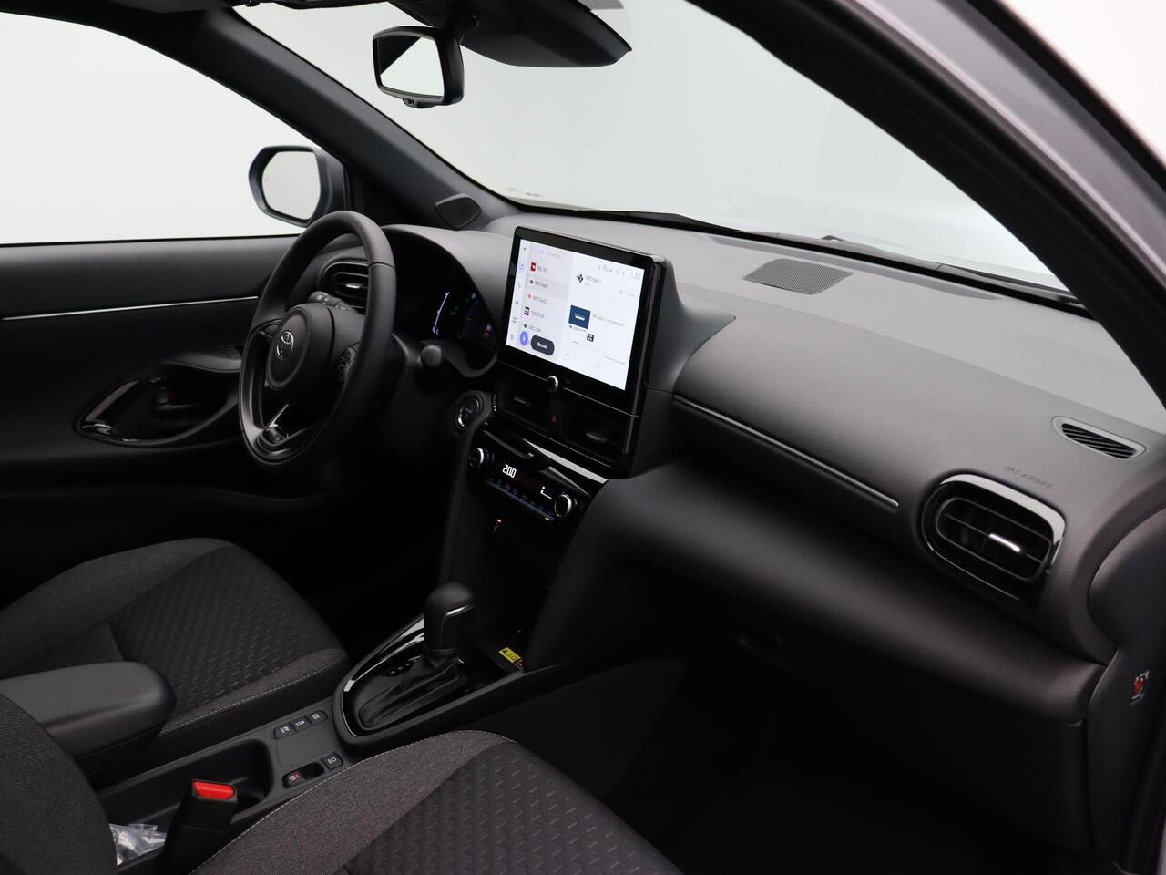 Toyota YARIS Cross 1.5 Hybrid 130 Dynamic | Achteruitrijcamera | Stuur, Voorruit en stoelverwarming | Apple Carplay & Android Auto |