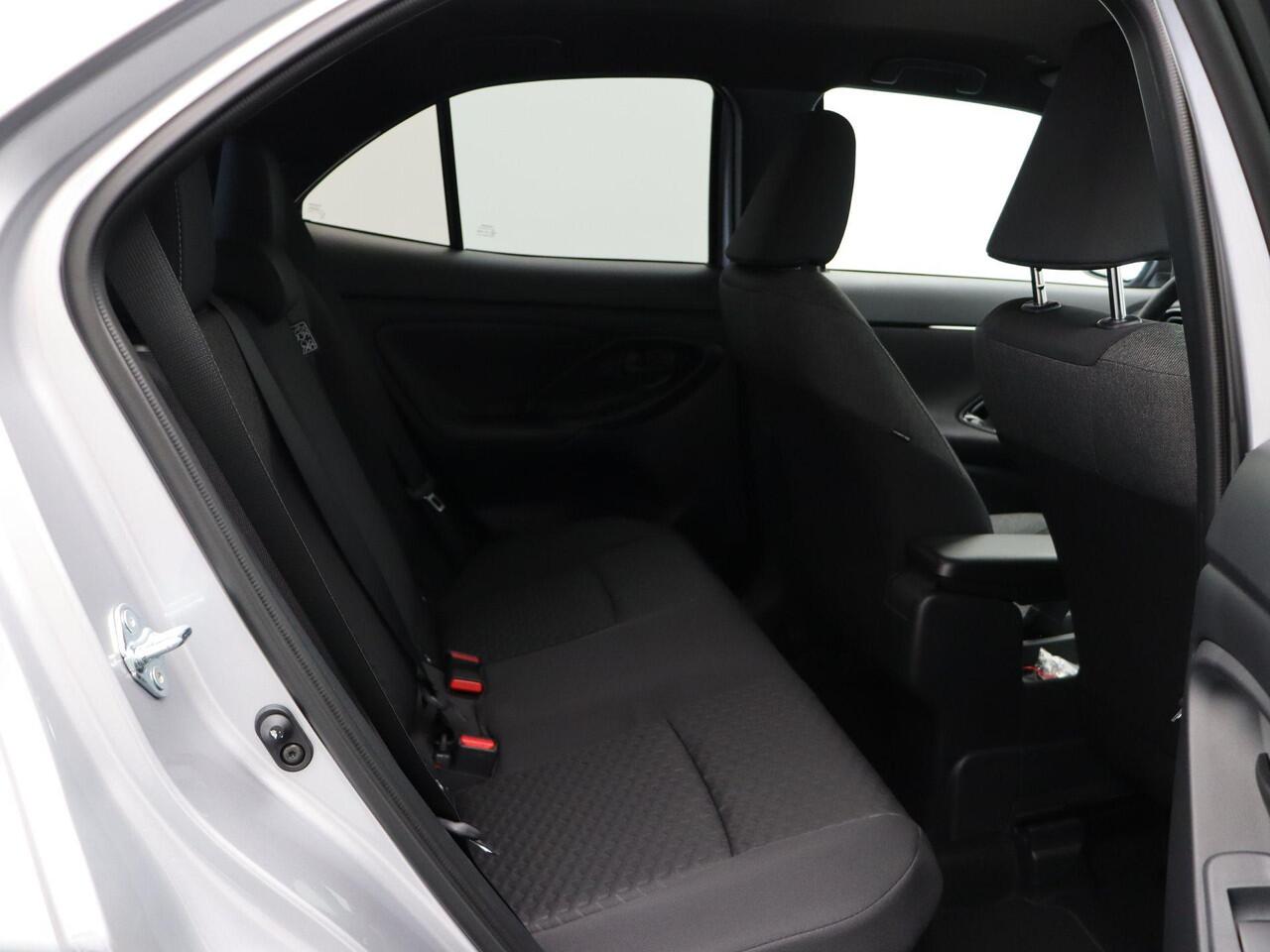 Toyota YARIS Cross 1.5 Hybrid 130 Dynamic | Achteruitrijcamera | Stuur, Voorruit en stoelverwarming | Apple Carplay & Android Auto |