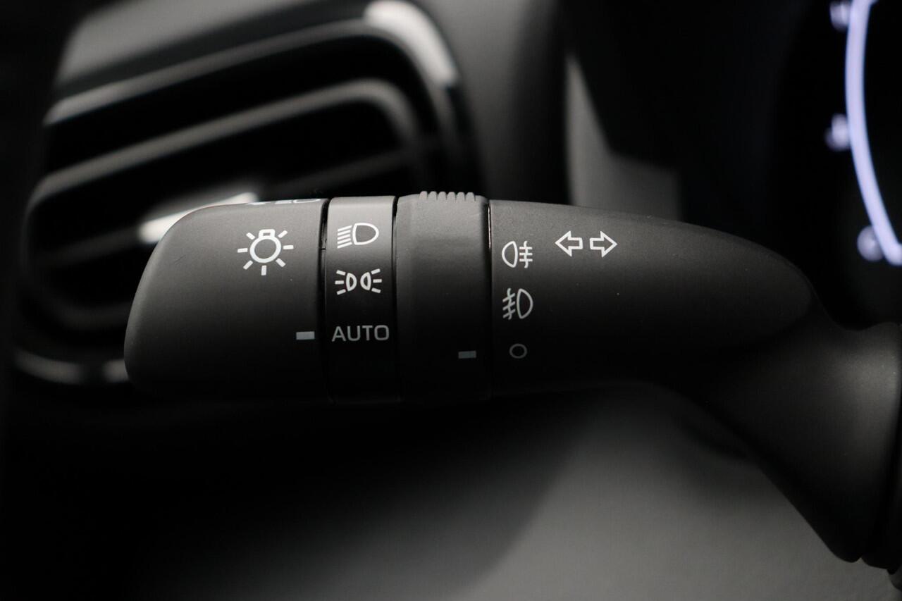 Toyota YARIS Cross 1.5 Hybrid 130 Dynamic | Achteruitrijcamera | Stuur, Voorruit en stoelverwarming | Apple Carplay & Android Auto |