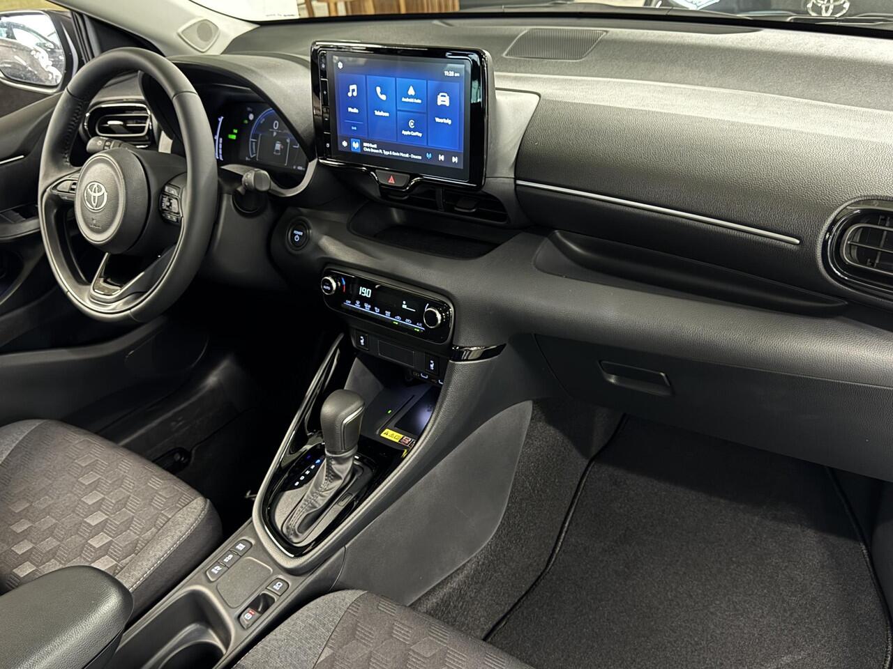 Toyota YARIS 1.5 Hybrid 115pk Automaat Dynamic | NIEUW ! | LED Verlichting | Apple Carplay/Android Auto | | Camera | Climate Control | Stoel/Stuurwiel verwarming | ( Vestiging - Vianen Tel: 0347-371248 )