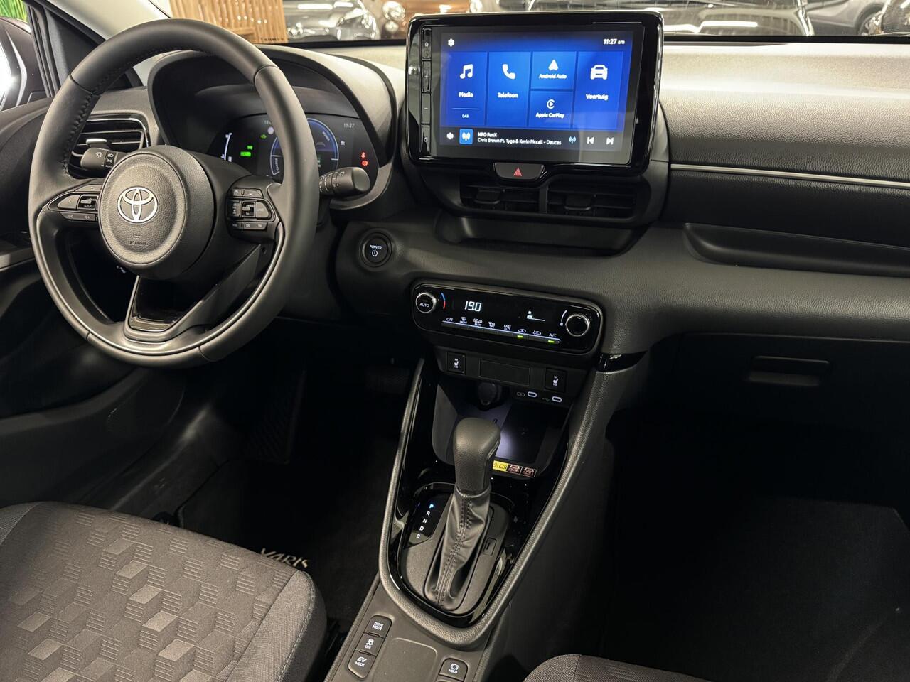 Toyota YARIS 1.5 Hybrid 115pk Automaat Dynamic | NIEUW ! | LED Verlichting | Apple Carplay/Android Auto | | Camera | Climate Control | Stoel/Stuurwiel verwarming | ( Vestiging - Vianen Tel: 0347-371248 )