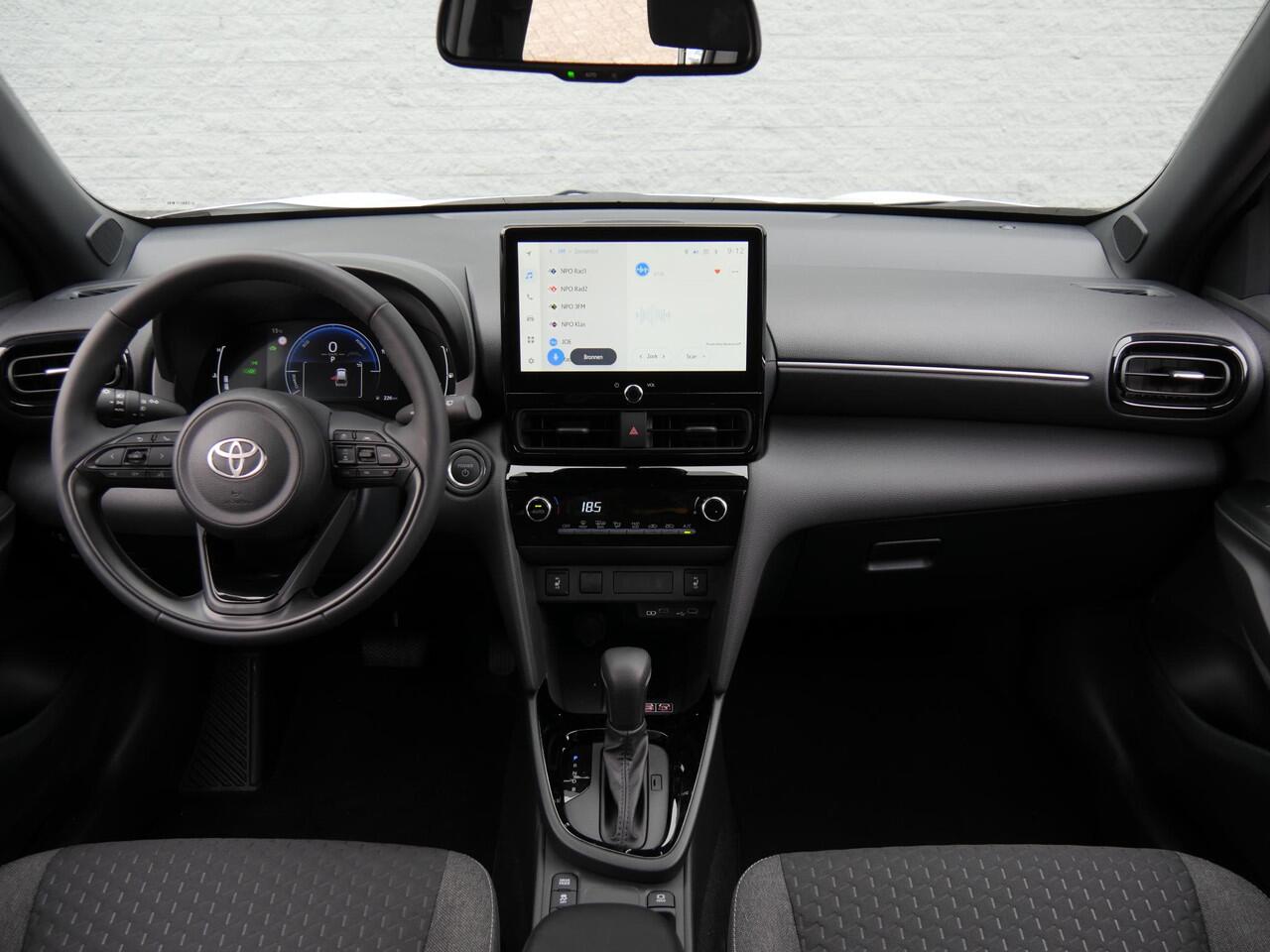 Toyota YARIS Cross 1.5 HYBRID 130PK/ CARPLAY/ WINTER PAKKET/ LED PAKKET