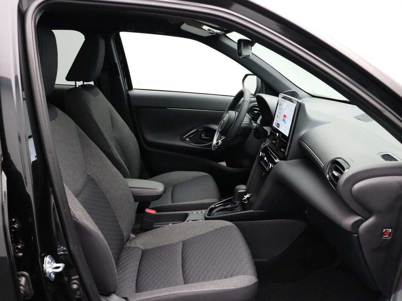 Toyota YARIS Cross 1.5 Hybrid 130 Dynamic | Achteruitrijcamera | Stuur, Voorruit en stoelverwarming | Apple Carplay & Android Auto |