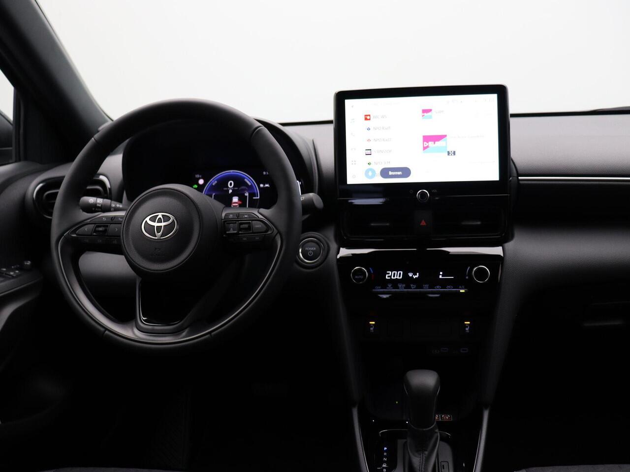 Toyota YARIS Cross 1.5 Hybrid 130 Dynamic | Achteruitrijcamera | Stuur, Voorruit en stoelverwarming | Apple Carplay & Android Auto |