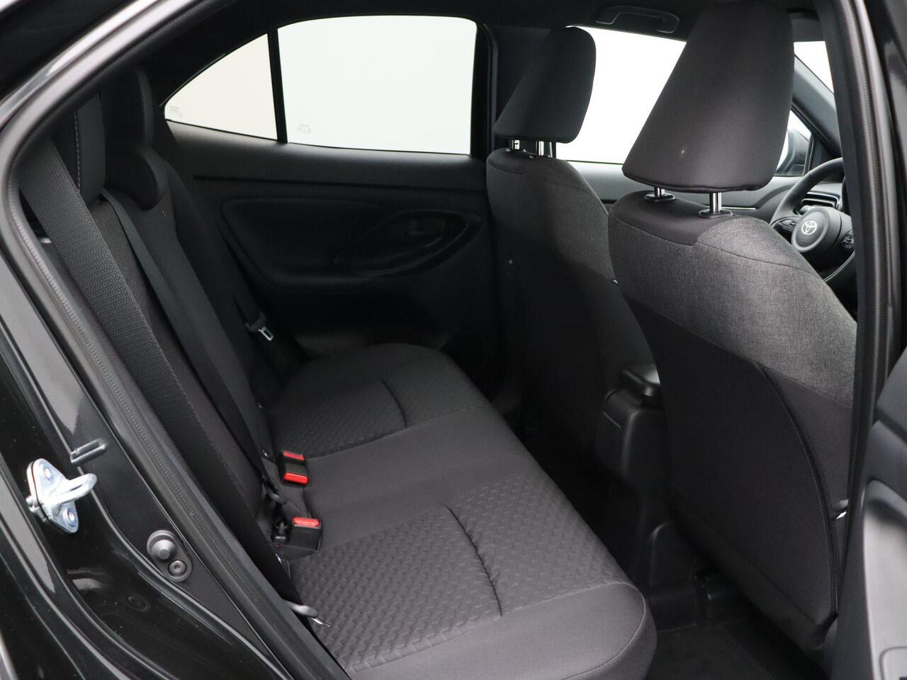 Toyota YARIS Cross 1.5 Hybrid 130 Dynamic | Achteruitrijcamera | Stuur, Voorruit en stoelverwarming | Apple Carplay & Android Auto |